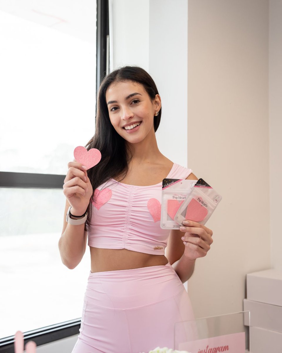 Hollywood Fashion Secrets tweet media