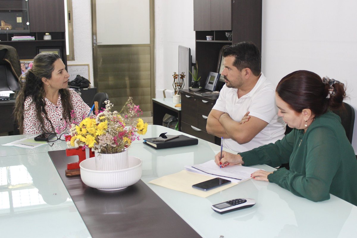 La Mtra. <a href="/VZarrabal/">victoria zarrabal</a> sostuvo reunión con el sector construcción para fortalecer la vinculación laboral.

Seguimos trabajando con el Gobierno Federal, encabezado por <a href="/Claudiashein/">Claudia Sheinbaum Pardo</a> , y el Gobierno del Estado, liderado por <a href="/TabascoJavier/">JAVIER MAY</a>.

El empleo formal es prioridad.
#Tabasco #SEE