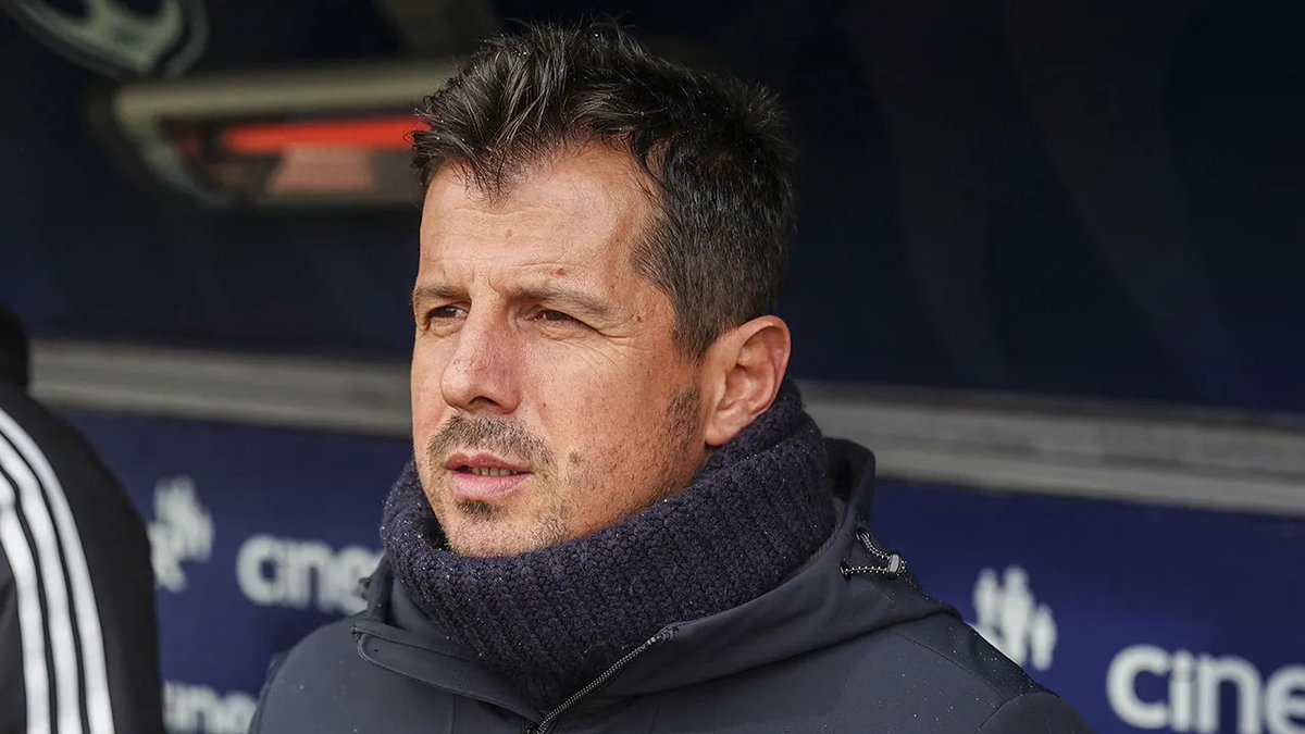 Murat Aşık: 

Emre Belözoğlu, maç boyunca Fenerbahçe’nin kulübesine el kol hareketleri yaptı, parmak salladı.

‘Aykut Kocaman benim idolüm’ diyor; keşke biraz da adamlık dersi alsaydın. Oyuncularına ‘yat’ işareti yapıyorsun, utanmadan yalan konuşuyorsun. Biraz nezaket öğren.