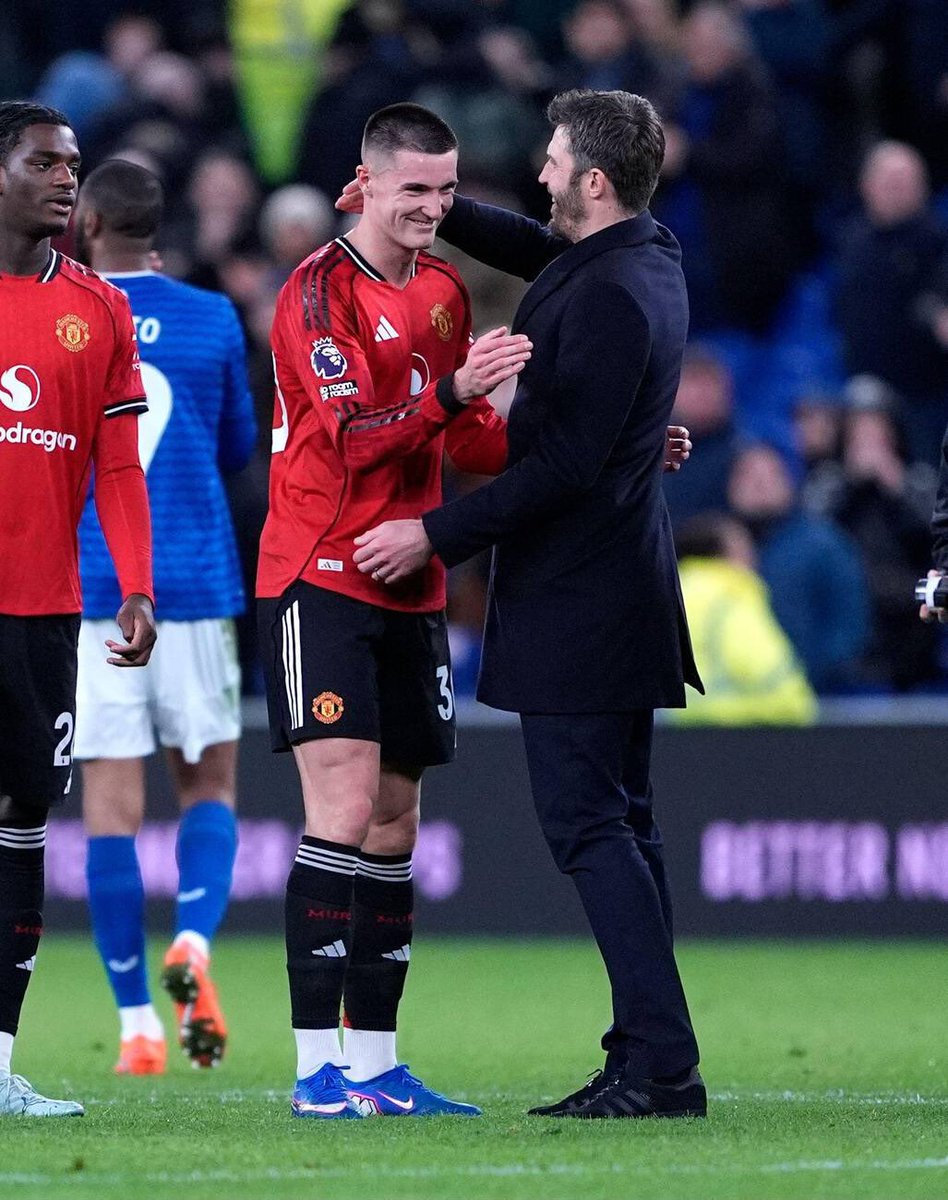 centredevils's tweet photo. Michael Carrick and Benjamin Sesko at full-time ♥️ https://t.co/13hv57OSTK