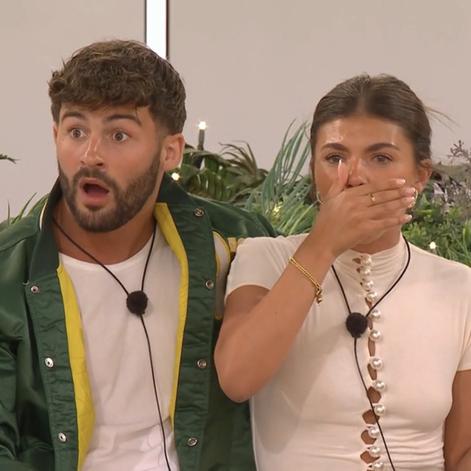 bloomkon's tweet photo. how the fuck have they got top 2? contributed nothing to the show but being bullies? Rigged if u ask me. #loveisland https://t.co/ZMYVWgnivt