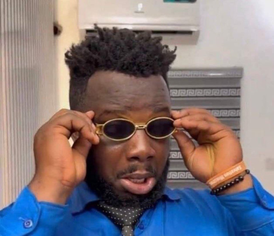 Is that not Manchester United I am seeing In Top?