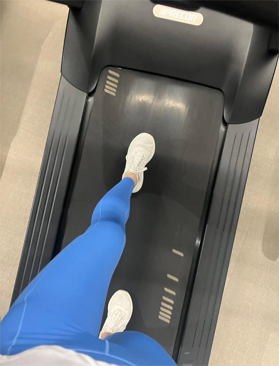 No snooze button just gym vibes 🏋️‍♀️🌸