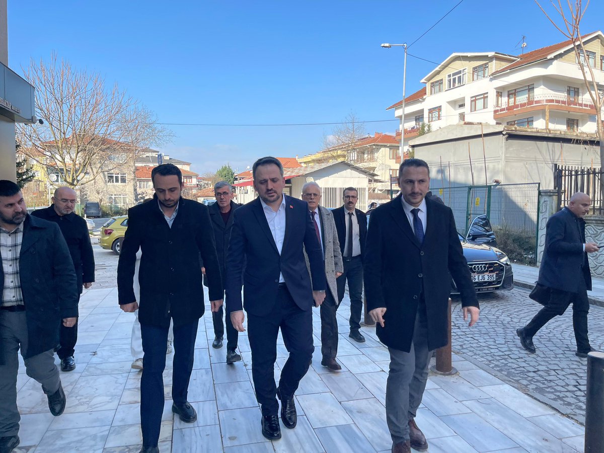 SengulogluHasan's tweet photo. Ramazan-ı Şerif’in bereketini ve kardeşliğini birlikte yaşamak üzere; Gençlik ve Spor Bakan Yardımcımız Sayın Dr. Enes Eminoğlu ve kıymetli teşkilat mensuplarımızla gönül kapılarını bizlere açan Üstün ağabeyimizin, Yeter ablamızın ve Zekiye teyzemizin hanelerine misafir olduk. https://t.co/LSyyyBpeiw