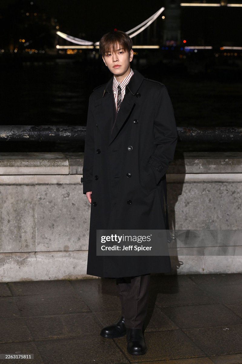 seungmin is so namja 😮‍💨😮‍💨

#SEUNGMINxBURBERRY 
#BURBERRYAW26xSEUNGMIN