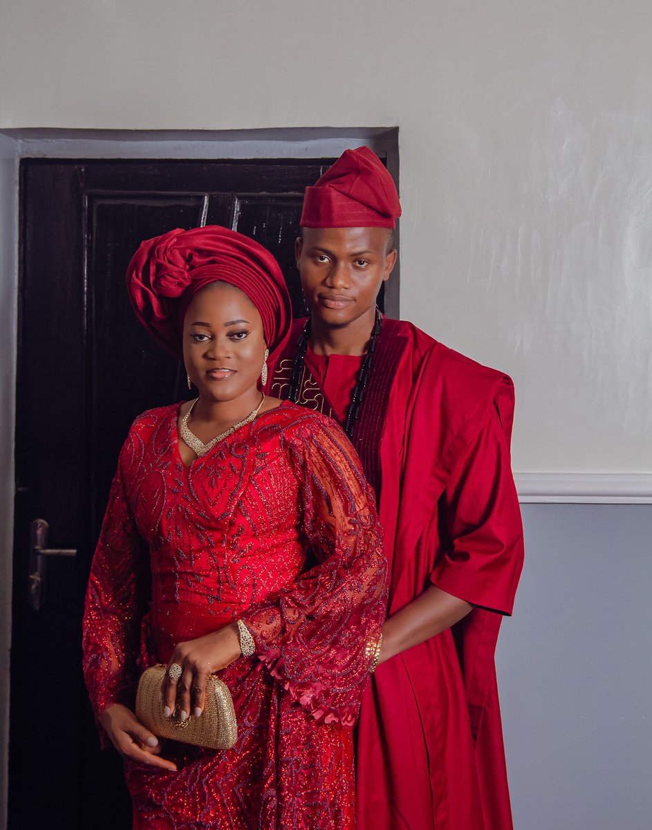 CWura's tweet photo. Hi guys it been awhile.....
I got married last year ❤️❤️ https://t.co/KDbhAxURi2