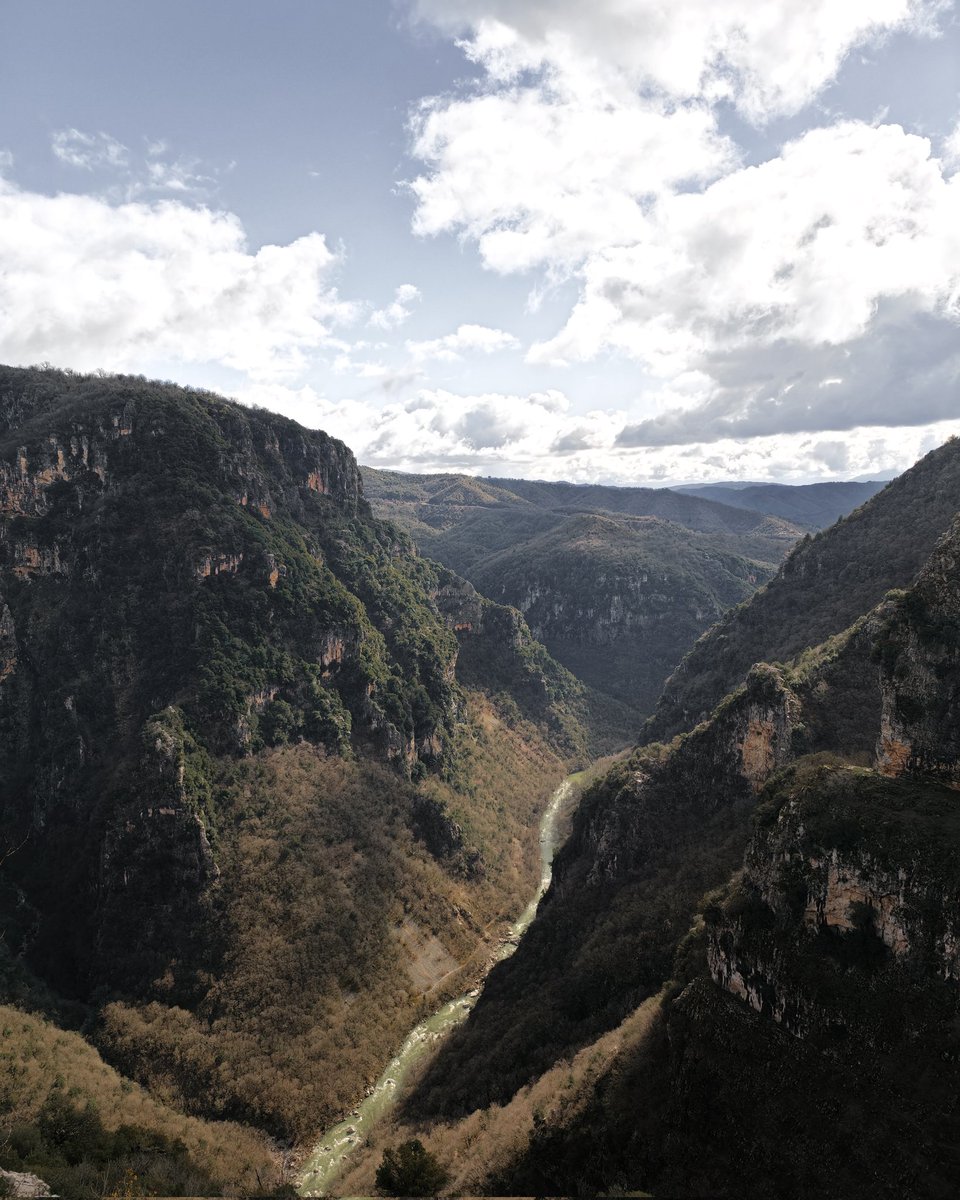 Standing on the edge of the world's deepest canyon. Nature’s scale is simply humbling.

¬ jasonblackeye.com
¬ Shot with <a href="/oppo/">OPPO</a> Find X9 Pro

​#Vikos ​#VisitGreece ​#Epirus ​#NaturePhotography
​#Zagori