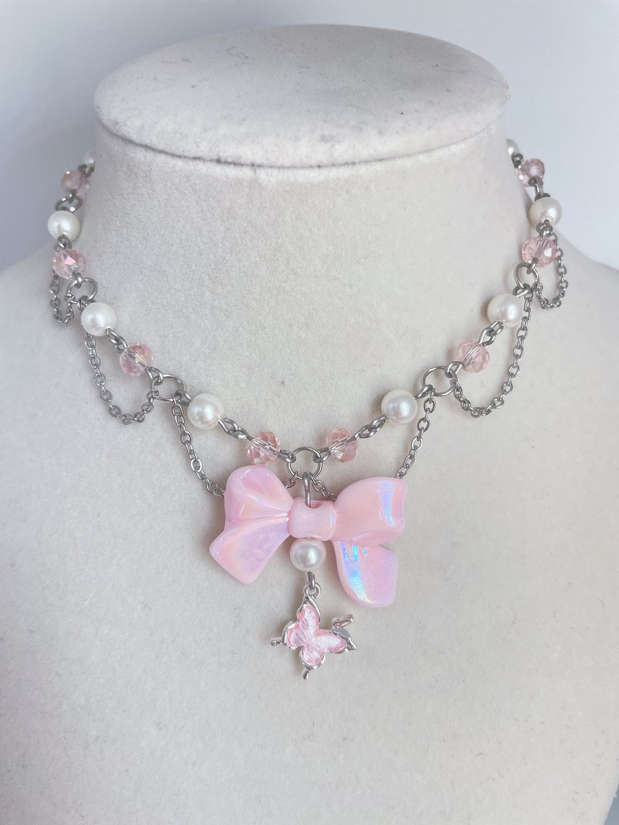 TiredSproutz's tweet photo. Some jewelry I made recently !💕🌸 https://t.co/MlPHqFLwMN