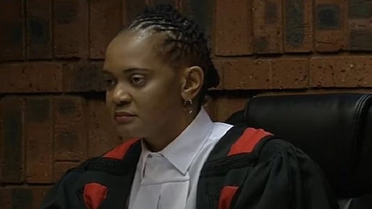 This is the women who gave Shepherd Bushiri bail after 102 million investment scam, Rapists and Murderer 

She is Judge Thandi Theledi 
Let's make her Trend