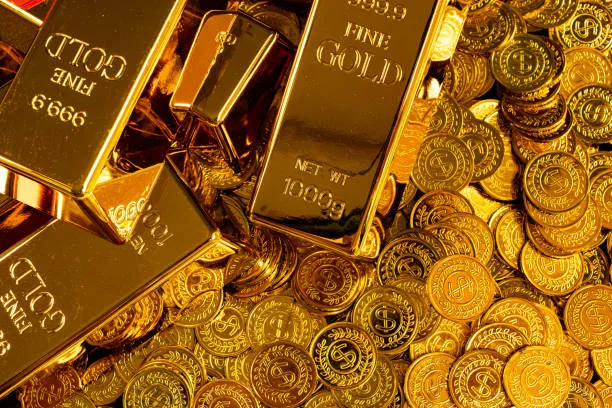 TPrecedent8749's tweet photo. Safe-Haven Flows: As equities sold off, bonds rallied and gold and silver prices climbed. The dollar weakened against traditional safe-haven currencies like the yen and Swiss franc. These cross-asset moves are often more informative than any single index decline. https://t.co/b5j9k5LmF4