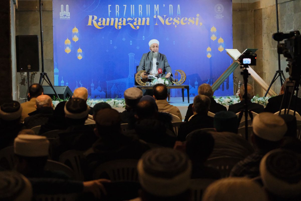 Yakutiye Medresesi’nde düzenlenen “Ümmet Bilinci ve Tasavvuf Düşüncesi” başlıklı programda,
kıymetli hocamız M. Şevket Gökşan bizlerle buluştu.

Ramazan’ın manevi ikliminde; birlik, kardeşlik ve kalp dünyamızı ihya eden sohbetiyle gönüllerimize dokunan hocamıza teşekkür ediyoruz.