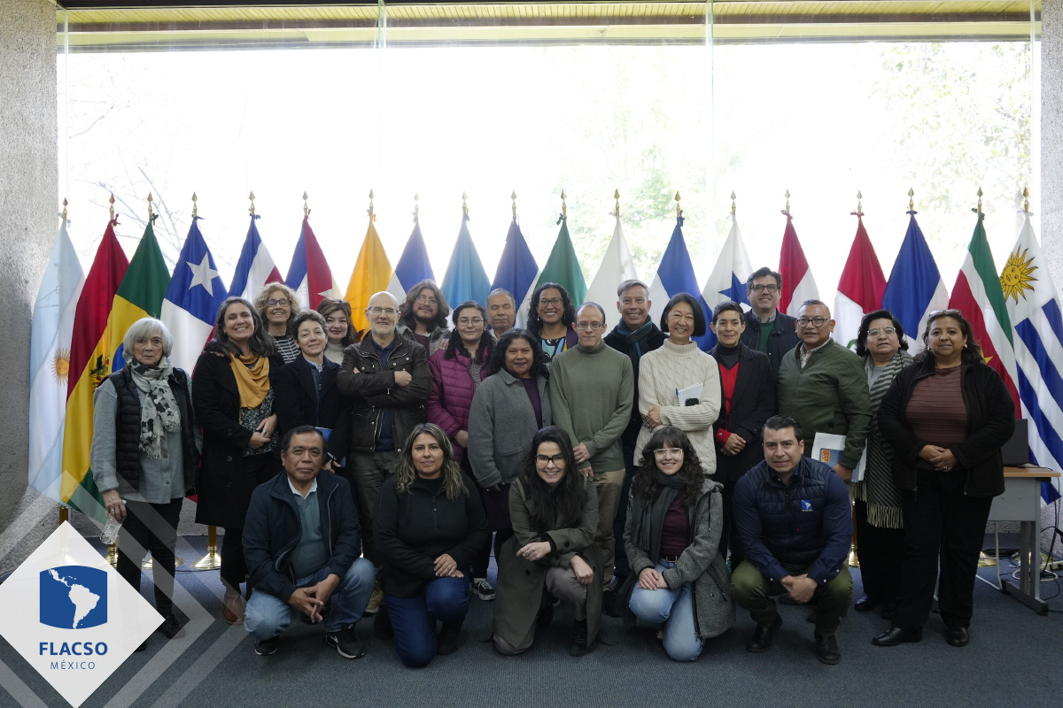 La #IA que queremos en la #FLACSOMéxico

Recientemente, se realizaron mesas de trabajo para dialogar, en comunidad, sobre el uso de la inteligencia artificial generativa en la investigación, la docencia y la vida institucional.

👉 Te invitamos a leer la reseña completa y conocer