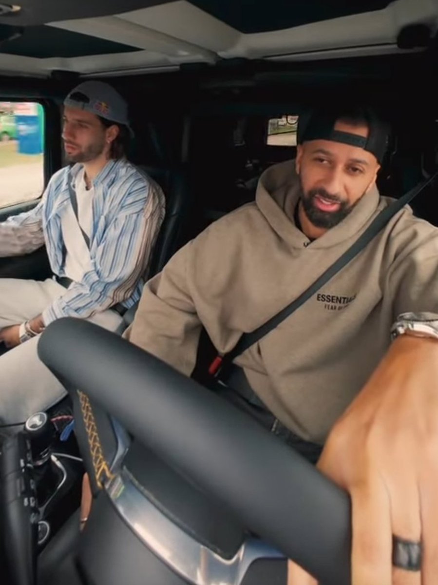 ソボスライもカーティスもまじで右サイドバック嫌そうだな