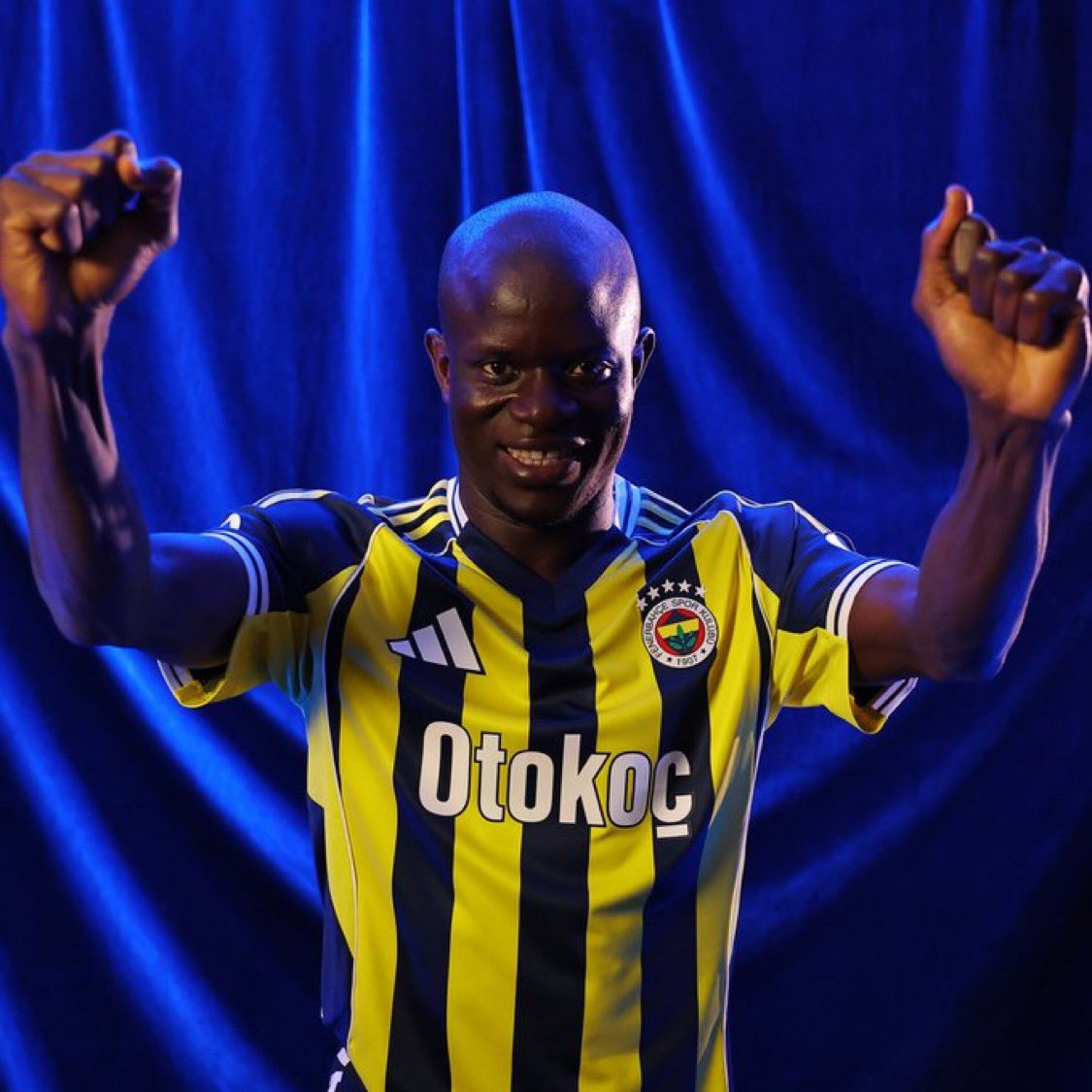 Kimse kusura bakmasın ama Kante tutmadı. Ne ismailden ne Fredden forma alabilirsin. Güzel bir şekilde yollar ayrılmalı.