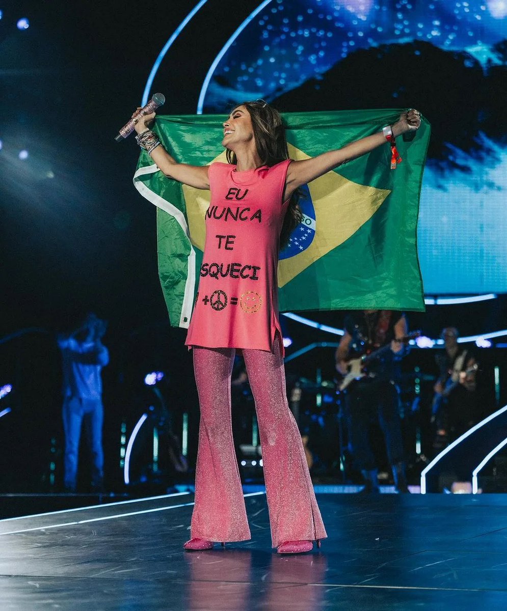 Support Anahí tweet media