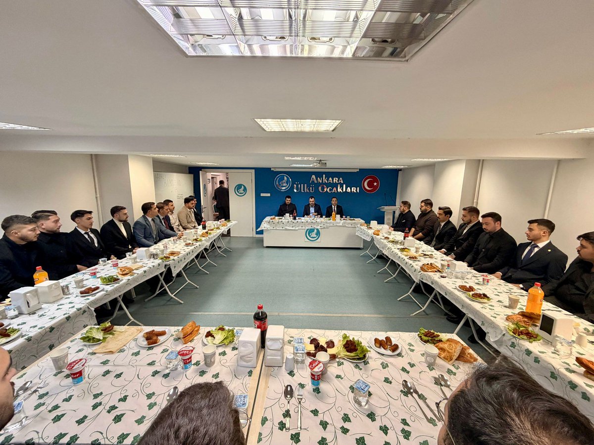 ankaraocakub's tweet photo. Ülkü Ocakları Ankara İl Başkanlığı Üniversiteler Birimi olarak fakülte başkanlarımız ile birlikte Ramazan-ı Şerif'in bereketini Ülkü Ocakları Ankara İl Başkanımız Sayın Ömer Şanlı ile aynı sofrada paylaşmanın huzurunu yaşadık.

Tuttuğumuz oruçların ve yaptığımız duaların Cenab-ı Allah katında kabul olmasını temenni ediyor; Ramazan-ı Şerif'in aziz milletimize, devletimize ve Türk-İslam âlemine huzur, bereket ve hayırlar getirmesini diliyoruz.

@ayyildirim1 
@hberkeozdemir 
@omersanli04 
@SurenlerKayra01