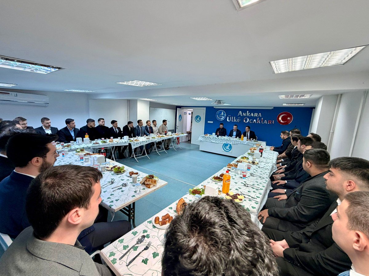 ankaraocakub's tweet photo. Ülkü Ocakları Ankara İl Başkanlığı Üniversiteler Birimi olarak fakülte başkanlarımız ile birlikte Ramazan-ı Şerif'in bereketini Ülkü Ocakları Ankara İl Başkanımız Sayın Ömer Şanlı ile aynı sofrada paylaşmanın huzurunu yaşadık.

Tuttuğumuz oruçların ve yaptığımız duaların Cenab-ı Allah katında kabul olmasını temenni ediyor; Ramazan-ı Şerif'in aziz milletimize, devletimize ve Türk-İslam âlemine huzur, bereket ve hayırlar getirmesini diliyoruz.

@ayyildirim1 
@hberkeozdemir 
@omersanli04 
@SurenlerKayra01