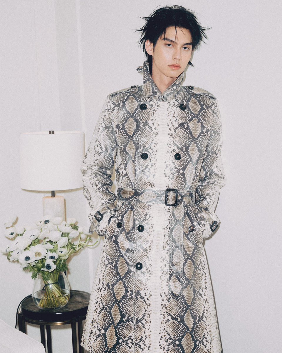 ผมกับหน้าวันนี้อยากกราบพี่พีพี่แจ้ว่ะ หน้าฉ่ำละทำผมแบบนี้คือทำให้หน้าอิ่มๆฟูๆ ถูกต้องทิสุดดดดด

BRIGHT LFW 2026 
#BurberryAW26xBRIGHT
#BurberryxBRIGHT 
#Burberry <a href="/Burberry/">Burberry</a>
#bbrightvc <a href="/bbrightvc/">bright</a>