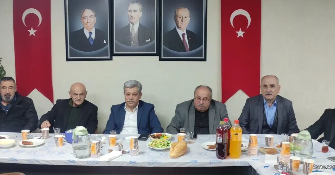 TurkavCubuk's tweet photo. Taşmedreseli Ülkücü ağabeylerimizle birlikte bugün TÜRKAV Genel Merkezinde iftarda bir araya geldik. Allah birliğimizi daim kılsın. Tuttuğumuz oruçları kabul etsin.
 
Varolsun Teşkilat...
@TurkavGenMrk @turkavankara @zubeyir_im https://t.co/yWerV0tLjX