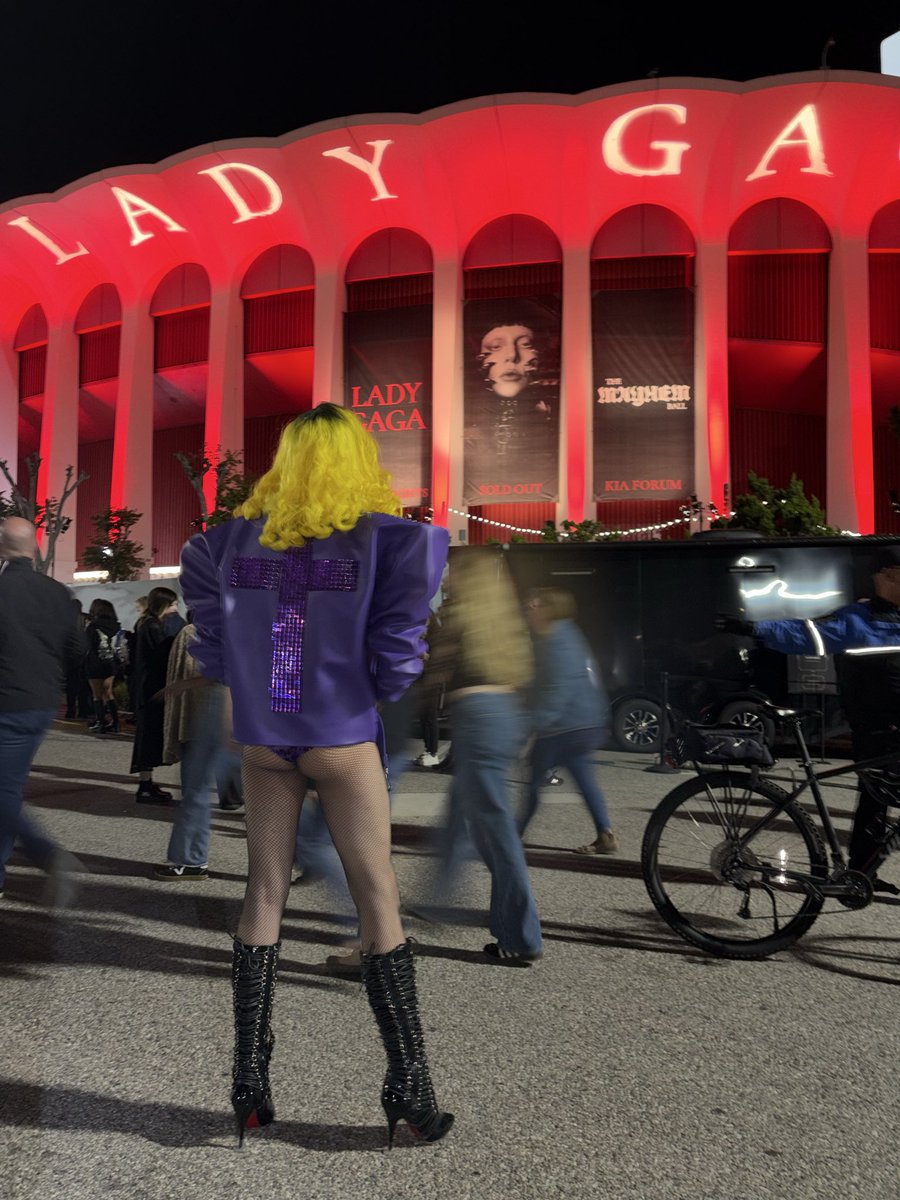 slapmepunkfunk's tweet photo. Mayhem Ball LA 
#ladygaga #gaga #mayhemball https://t.co/vt0DcjPn9I