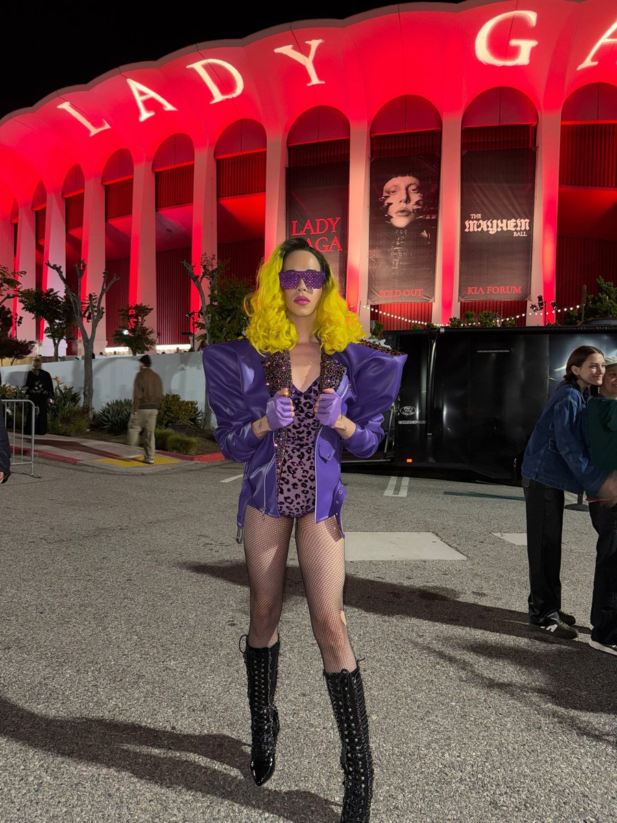 slapmepunkfunk's tweet photo. Mayhem Ball LA 
#ladygaga #gaga #mayhemball https://t.co/vt0DcjPn9I