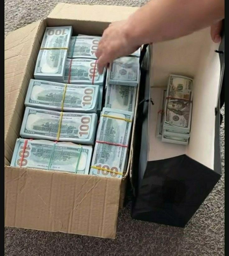 jen99848's tweet photo. Tell me did you need money 💵? 
Yes /NO 
Am here to help just 10 people with the sum of $100k each https://t.co/zWobpXISAr