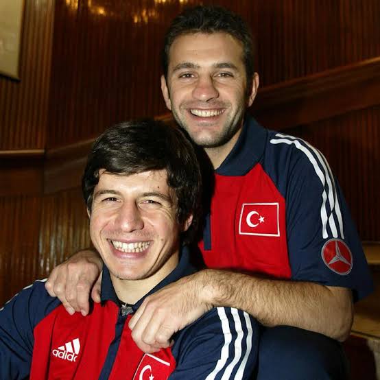 OKAN'A HER MAÇ D0MALIP BİZE ASLAN KESİLEN BU KEPAZEYE BİR DAHA EFSANE DİYENİN SOYUNU SOPUNU S1KERİM.