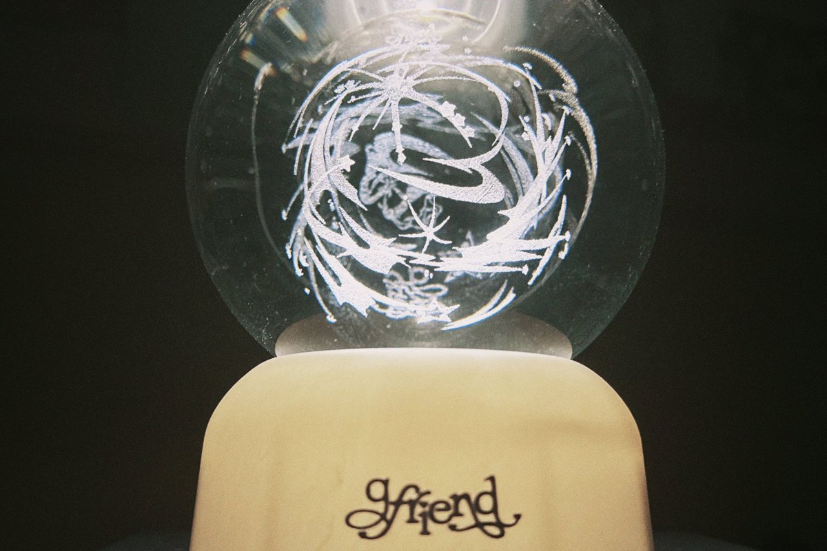 sinbcaptor's tweet photo. i love you, only you, it won’t change! i'll shine on you forever! 🤍

#GFRIEND #여자친구 https://t.co/FmmgWLfBk5