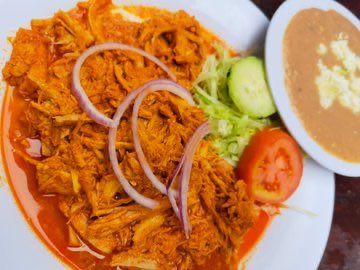 _losgrillos's tweet photo. Hoy nuestro menú va de lo mexicano a lo internacional: muy yucateca cochinita pibil (con la receta secreta desde Xmatkuil) rico spaguetti a la boloñesa, pollo en crema de chile verde, cocido, caldo de pollo, bistec ranchero, pollo en mole y mucho más 😋 https://t.co/5l5ff4QLen