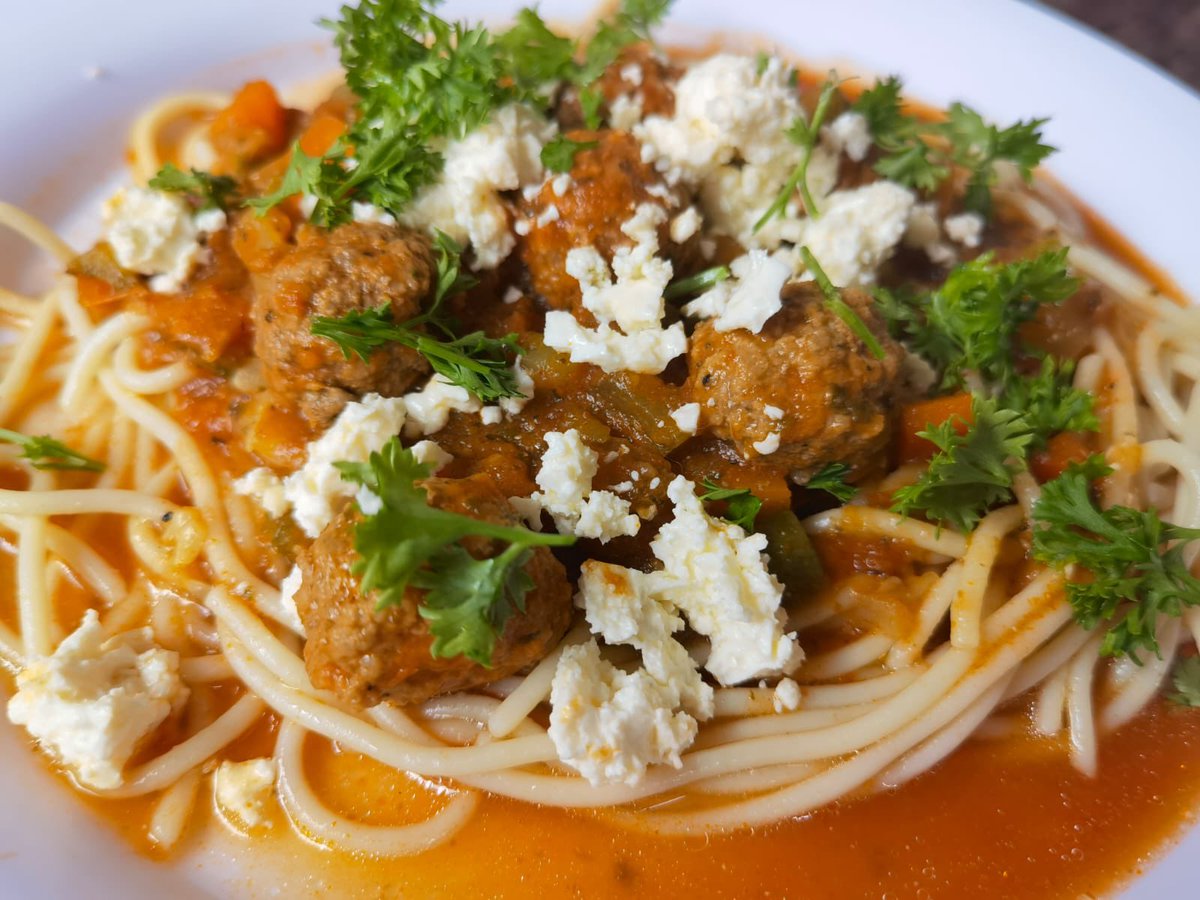 _losgrillos's tweet photo. Hoy nuestro menú va de lo mexicano a lo internacional: muy yucateca cochinita pibil (con la receta secreta desde Xmatkuil) rico spaguetti a la boloñesa, pollo en crema de chile verde, cocido, caldo de pollo, bistec ranchero, pollo en mole y mucho más 😋 https://t.co/5l5ff4QLen