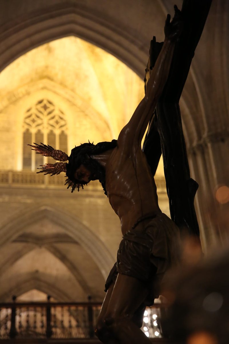 VI ESTACIÓN: JESÚS ES AZOTADO Y CORONADO DE ESPINAS 📖 Señor, cargas con nuestro dolor y santificas los sufrimientos del mundo.

✝️ <a href="/VeraCruzSev/">Hdad de la Vera+Cruz</a>
🗣️ Lectura a cargo de <a href="/Hdad_SanBenito/">Hermandad San Benito</a>

📸 <a href="/Alejandrocp99/">Alejandro del Castillo Perujo</a>

#ViaCrucisSevilla26