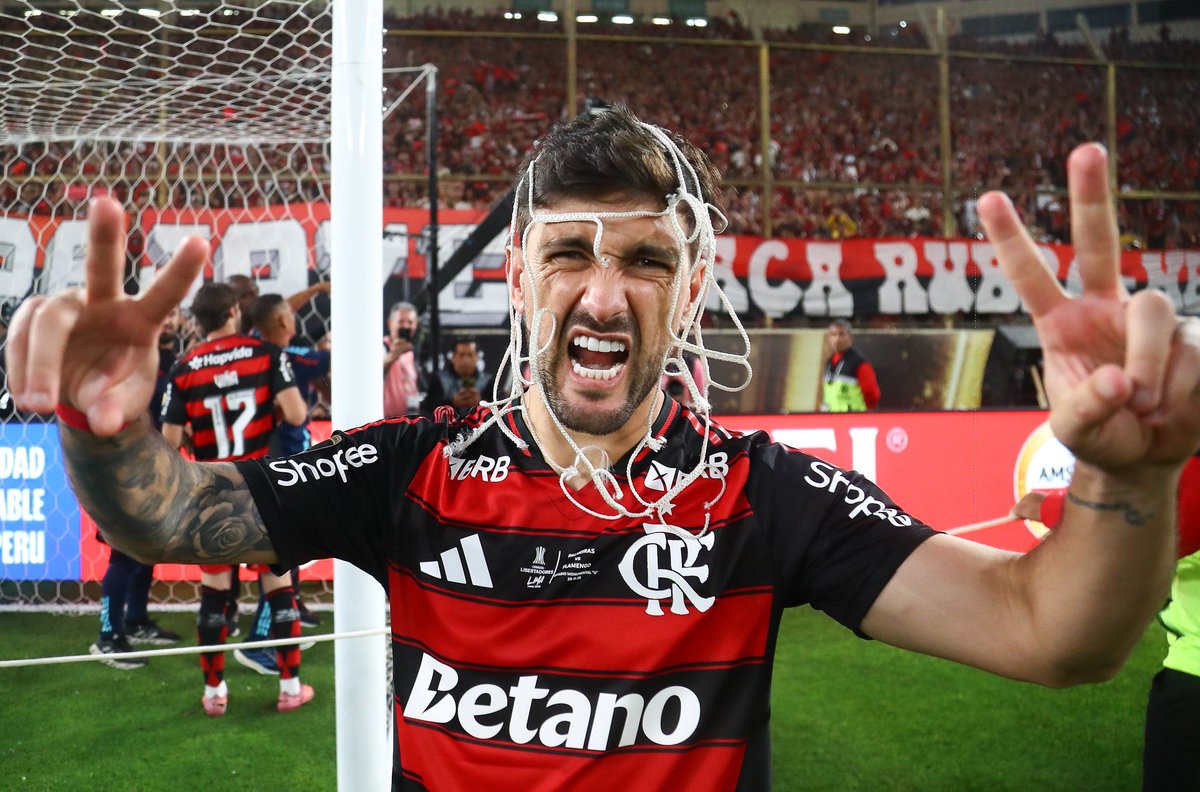 sourubronegrooo's tweet photo. Apenas três jogadores na história do Flamengo fizeram 100 gols e 100 assistências pelo clube:

Zico
⚽ 508 gols
🎯 204 assistências

Adílio
⚽ 129 gols
🎯 102 assistências

Arrascaeta
⚽ 100 gols
🎯 114 assistências https://t.co/AiEkhjV2CZ