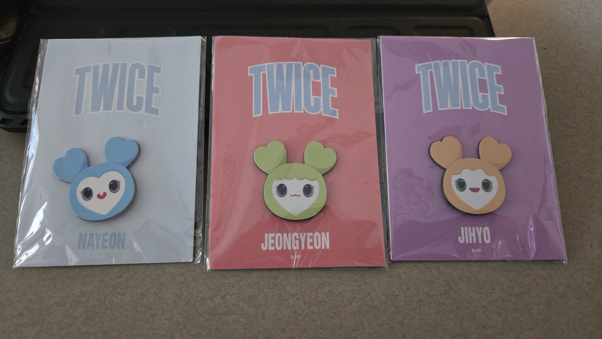 NotASham35's tweet photo. Tried to be responsible and not spend over $200 on enamel pins. #3mix #NaJeongJi #Twice #Twice_THISISFOR_WORLD_TOUR https://t.co/r4gDAnq41V