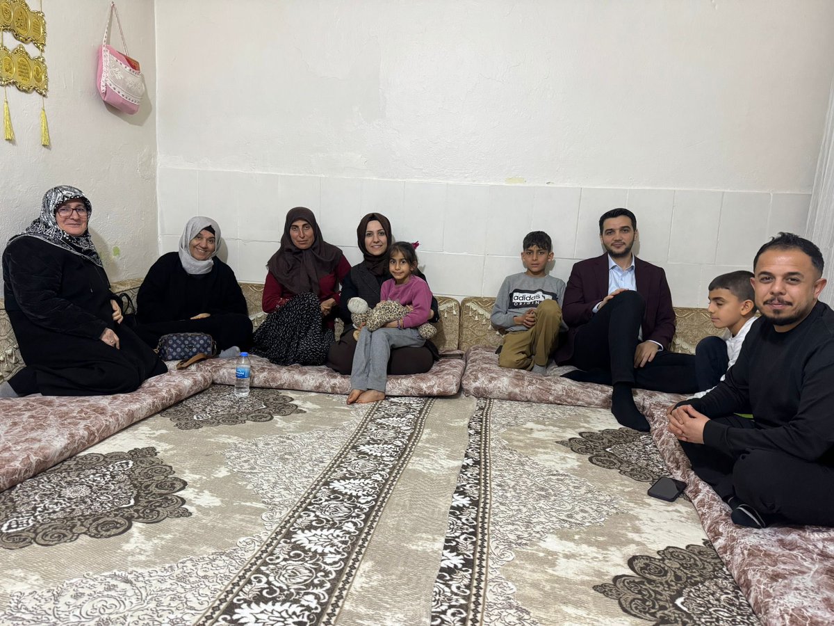 Ramazan; huzurun, bereketin ve paylaşmanın adıdır…

Bu mübarek ramazan ayında hemşehrilerimizin sofralarına misafir olduk, gönül sohbetlerinde buluştuk.

Rabbim tuttuğumuz oruçları ve ettiğimiz duaları kabul buyursun, birlik ve beraberliğimizi daim kılsın inşAllah.

Hayırlı