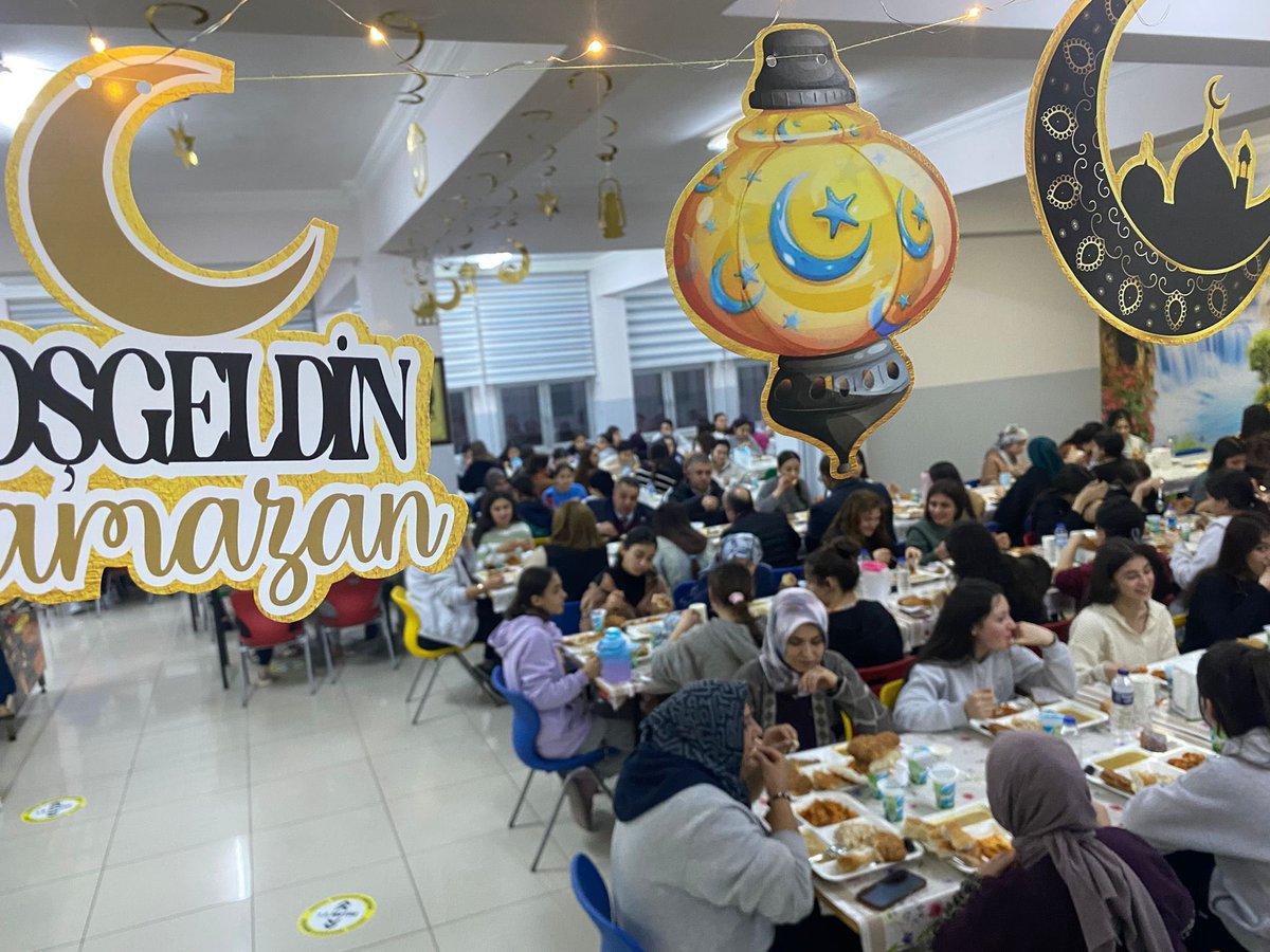#MarifinKalbindeRamazan Etkinlikleri çerçevesinde Şahinbey Mesleki Teknik Eğitim Anadolu Lisesi pansiyonunda öğrencilerimizle birlikte iftar yaptık.