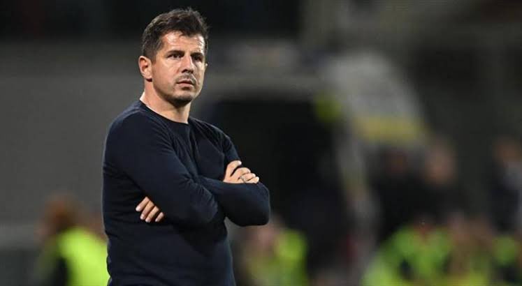 Maçı sabote eden hain Emre Belözoğlu'nun Galatasaray'a karşı karnesi:

❌ Başakşehir 0-7 Galatasaray 
❌ Galatasaray 1-0 Başakşehir 
❌ Ankaragücü 0-3 Galatasaray 
❌ Galatasaray 4-0 Antalyaspor
❌ Galatasaray 3-0 Kasımpaşa

Ligin son maçını bol averajlı hediye edecek kankasına.