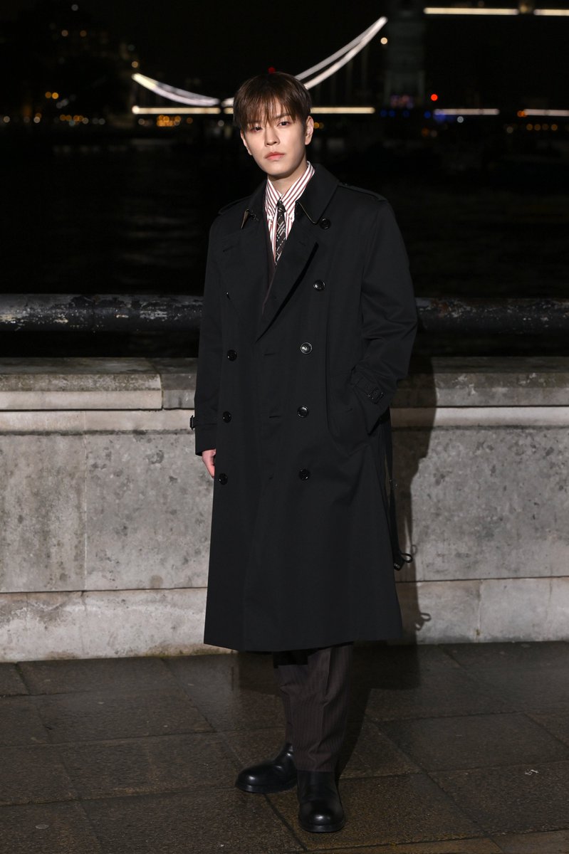 lavoirmagazine's tweet photo. Seungmin attends the Burberry Fall/Winter 2026 show at London Fashion Week. https://t.co/ai98jJPYgR