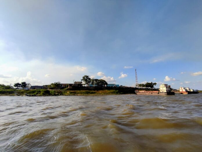ReporteYa's tweet photo. #23Feb #Monagas #Waraos #Incendio
El incendio en la planta de gas doméstico de Barrancas del Orinoco, en Monagas, ha generado preocupación entre los indígenas waraos del municipio Antonio Díaz, Delta Amacuro. Esta planta era clave para la compra de gas, ya que en Tucupita deben esperar más de un mes para recibir suministros. – @radiofeyalegria