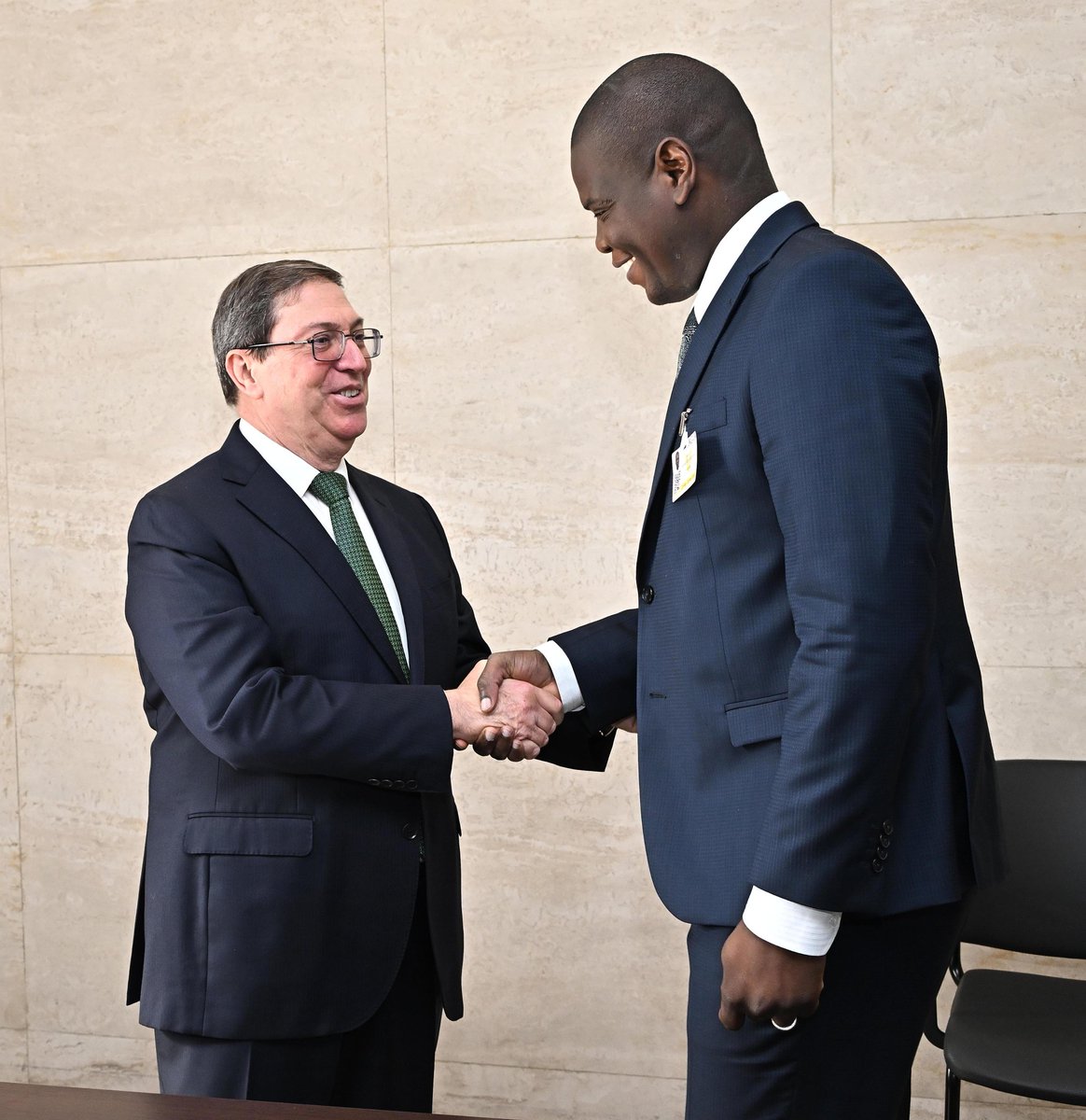 DIRCO_ZA's tweet photo. 🇿🇦🇨🇺| Minister of International Relations and Cooperation, Mr Ronald Lamola, during a bilateral meeting with Hon Mr Bruno Rodríguez Parrilla, Minister of Foreign Affairs of Cuba
#SAatUNHRC
#HRC61
#BilateralRelations https://t.co/vB1So5bbui