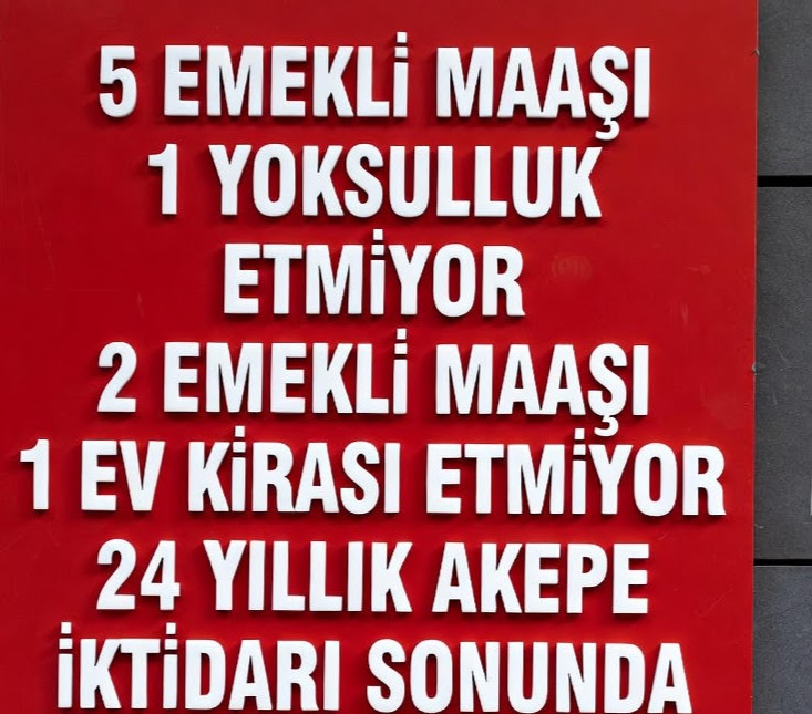 Kalk Abdülhamid kalk  kalk da gör 

Yidirmedik 

O bizi yidi 

#YönetemiyorsunistifaEt