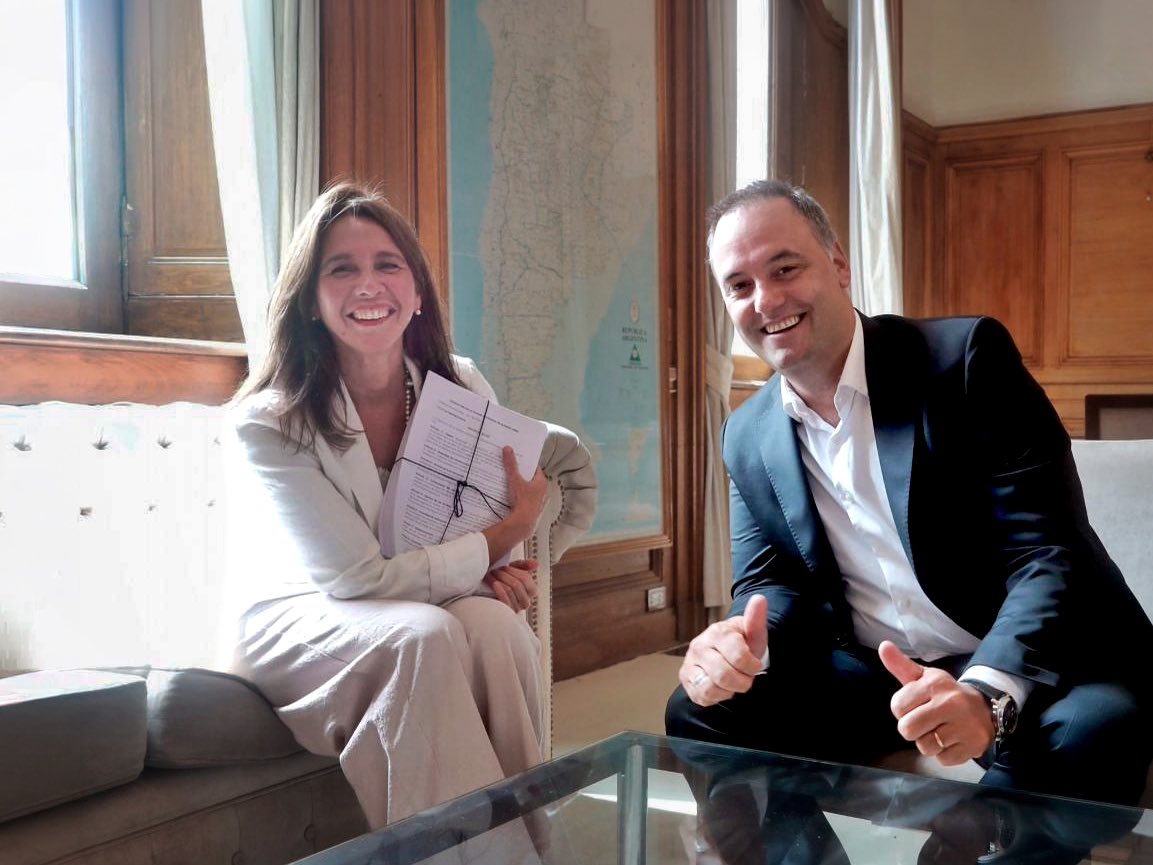 Recibí de <a href="/madorni/">Manuel Adorni</a> 66 proyectos para presentar en la Legislatura.

Eliminar la pauta oficial, endurecer penas a trapitos, menos burocracia y adhesión a la Ley Anti Mafia y la Reforma Migratoria.

Es hora de llevar a la Ciudad el modelo de Milei que está cambiando la Argentina.