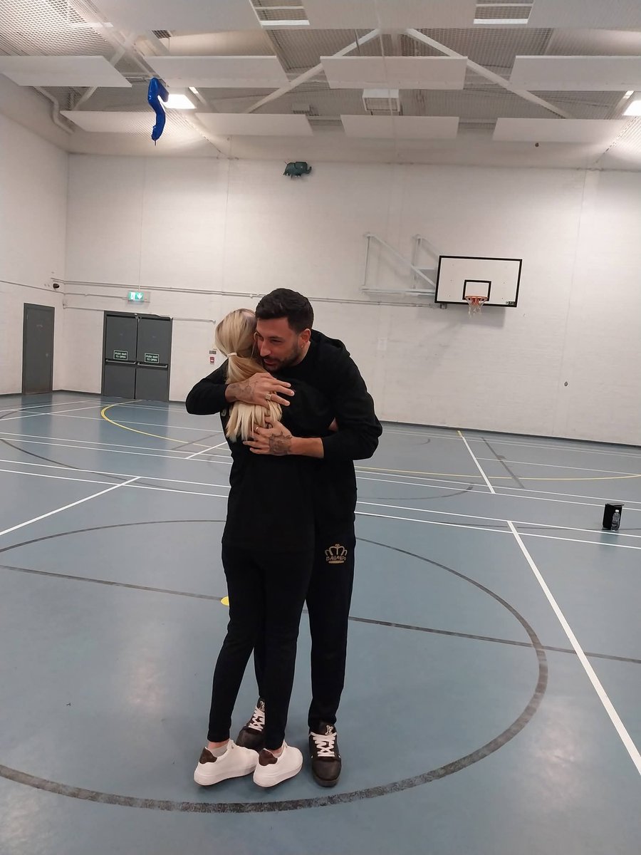 weestacey10's tweet photo. @pernicegiovann1 gives the best hugs love him ❤️❤️🤗🤗 https://t.co/nvQ6c1HsPu