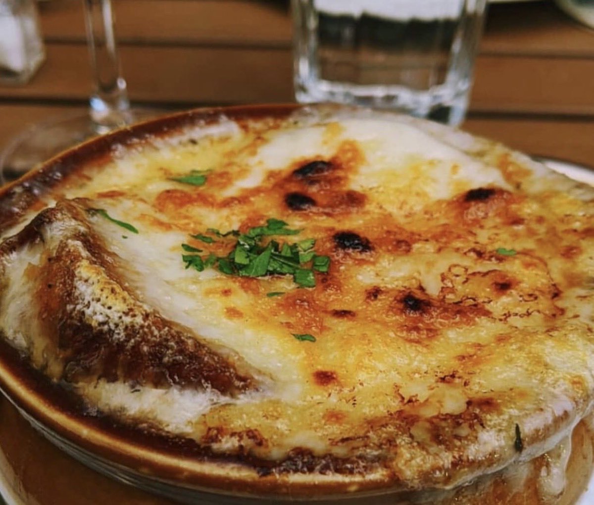 LeBaratin's tweet photo. We are open Tonight Perfect Time for a ONION SOUP https://t.co/359IjBi4nV