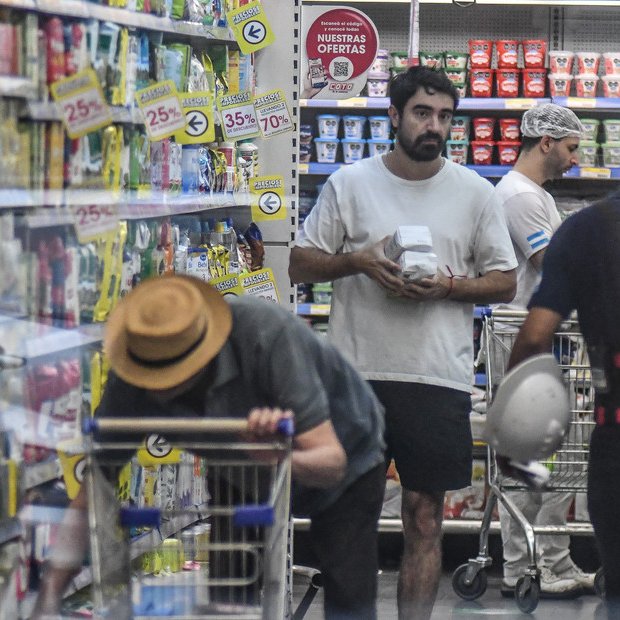 CIUDAD: EN ENERO SE DISPARÓ UN 5,6% LA CANASTA DE INDIGENCIA

Y la de pobreza dio un 3,7% de aumento. Ambas avanzaron por encima de la inflación promedio de 3,1% en CABA. Se explica por subas en alimentos como verduras, frutas y carnes.

Una familia tipo necesitó $ 767.413 para