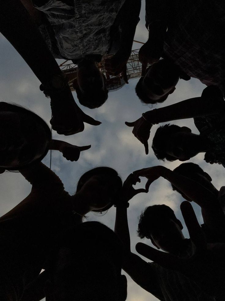 𝓛𝓪 𝓑𝓮𝓵𝓵𝓪 𝓛𝓾𝓷𝓪 tweet media