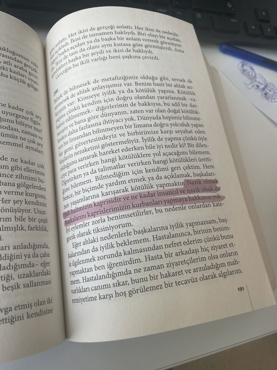 itsonlyakif's tweet photo. Nazik olmak ruh halimizin kaprisidir ve ne kadar insancıl ve nazik olsak da başkalarını kaprislerimizin kurbanları yapmaya hakkımız yok. https://t.co/uTC1MZ0V52