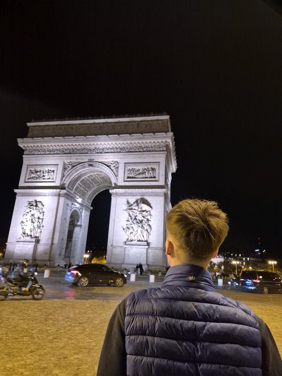Leonard_7x's tweet photo. 🇫🇷📍

#paris https://t.co/wYUJwcdFZH