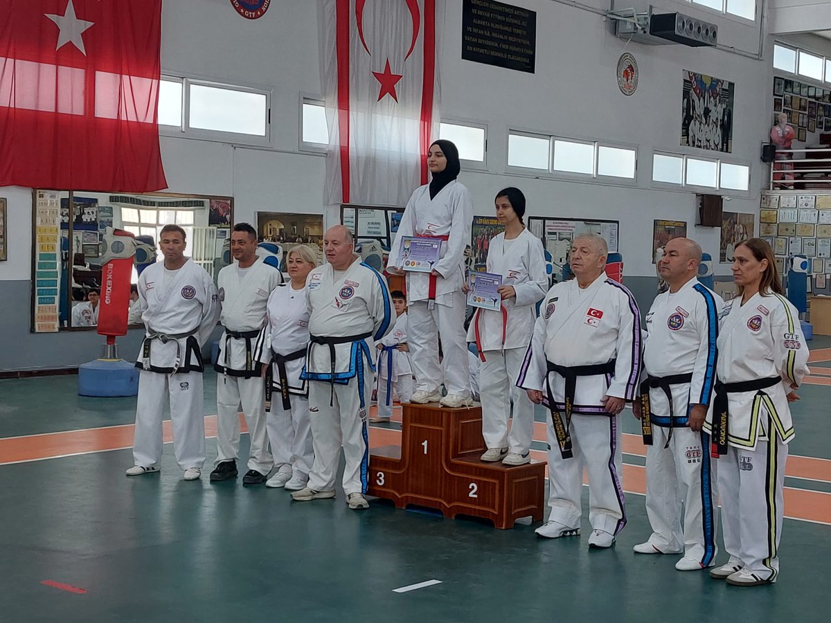 SPOR, BİLİM, KÜLTÜR VE SANATTA ŞAMPİYONLUK GELENEĞİ DEVAM EDİYOR!

TEKVANDODA ŞAMPİYONLUK!

Hala Sultan İlahiyat Koleji öğrencisi Hayrunnisa İkinci, Girne’de düzenlenen ve anlamı büyük olan Tekvando Şampiyonası’nda şampiyon olarak önemli bir başarıya imza attı.