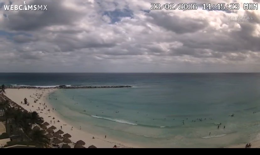 karywarro's tweet photo. @tiva2255 @Jason1986777 @61dodge @PaulGoldEagle @grok All safe and beautiful 😎 🏝️! Stores, schools, transportation, etc back to normal https://t.co/Q4iQi5PQ5d