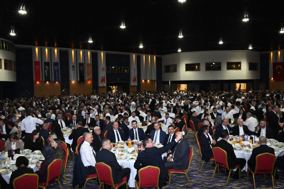 Program öncesinde işyeri sendika temsilcilerimizle bir araya gelerek değerlendirmelerde bulunan TÜRK-İŞ Genel Başkanı Ergün Atalay ile Genel Başkan Yardımcıları Ramazan Ağar, Nazmi Irgat, İrfan Kabaloğlu ve MESS Genel Sekreteri Fatih Ay’a katılımlarindan dolayı teşekkür ediyorum.